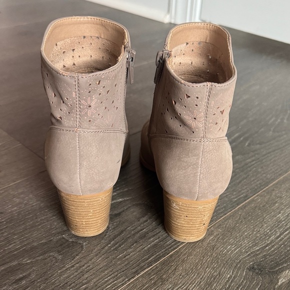 SOUL Naturalizer Taupe Ankle Booties - Picture 2 of 4